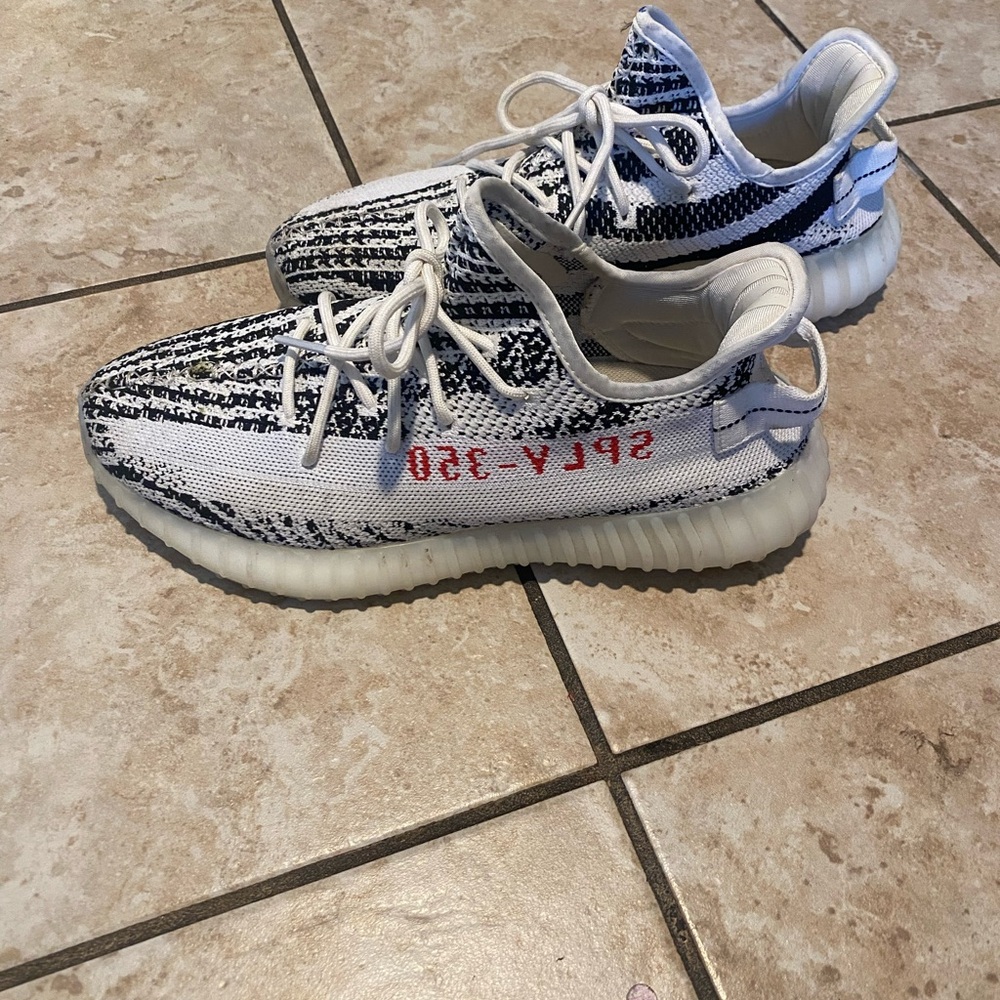 Athletic shoes used men’s size 8.5